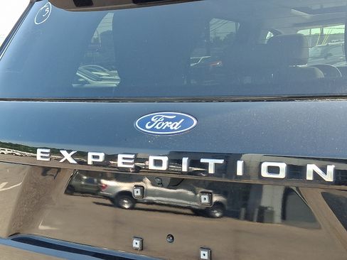 Used 2025 Ford Expedition Active AWD/4WD image 29