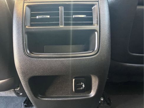 Used 2017 Cadillac XT5 Luxury w/ Driver Awareness Package AWD/4WD image 12