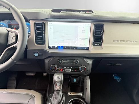 New 2025 Ford Bronco Outer Banks w/ Sasquatch Package AWD/4WD image 12