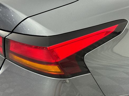 Used 2024 Nissan Altima 2.5 S image 33