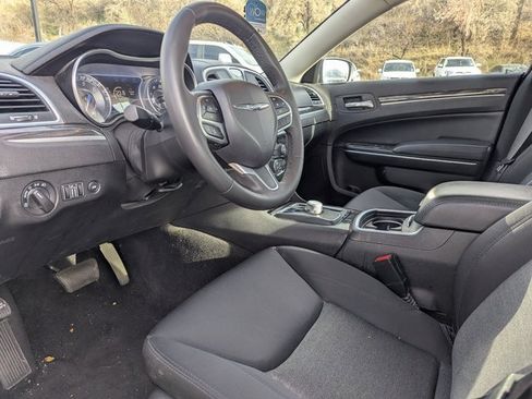 Used 2022 Chrysler 300 Touring w/ Sport Appearance Package image 23