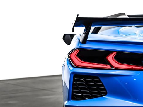 Used 2023 Chevrolet Corvette Stingray Convertible w/ Z51 Performance Package image 16