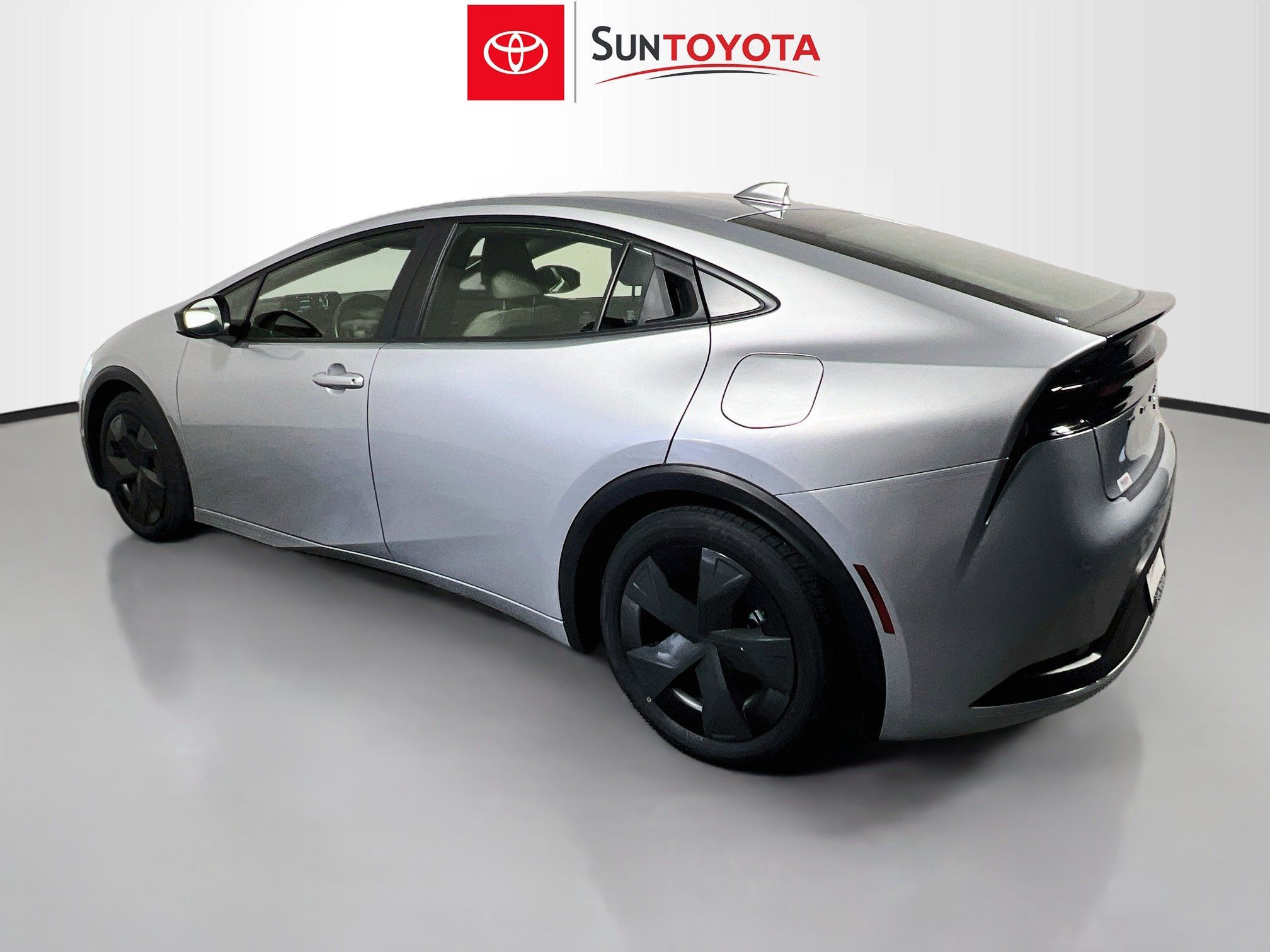 Used 2024 Toyota Prius LE FWD image 6