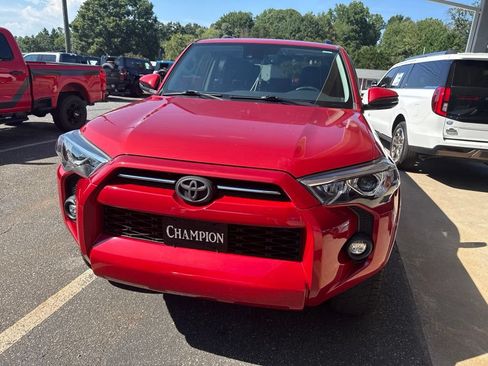 Used 2021 Toyota 4Runner SR5 Premium w/ Moonroof Package AWD/4WD image 2