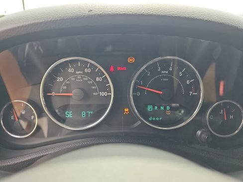 Used 2012 Jeep Wrangler Rubicon w/ Dual Top Group AWD/4WD image 22