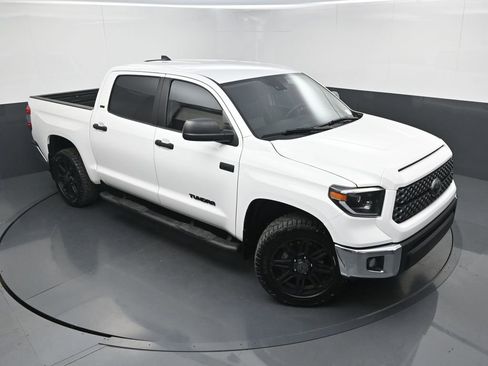 Used 2020 Toyota Tundra SR5 w/ SR5 Upgrade Package AWD/4WD image 29
