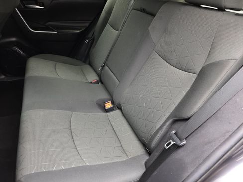 Used 2021 Toyota RAV4 XLE w/ Convenience Package FWD image 11