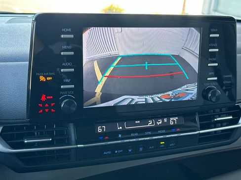 Used 2024 Toyota Sienna LE image 19
