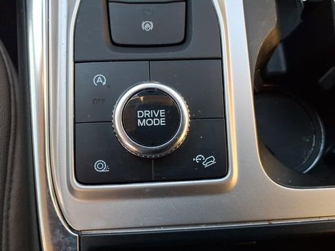 Used 2020 Ford Explorer XLT w/ Equipment Group 202A image 16