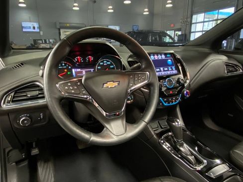 Used 2018 Chevrolet Cruze Premier w/ Premier True North Edition FWD image 18