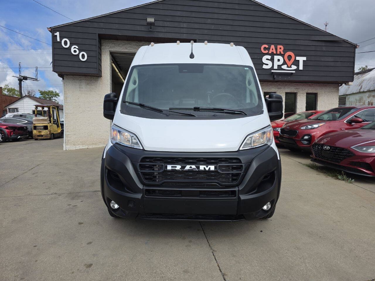 Used 2024 RAM ProMaster 2500 w/ Convenience Group FWD image 2