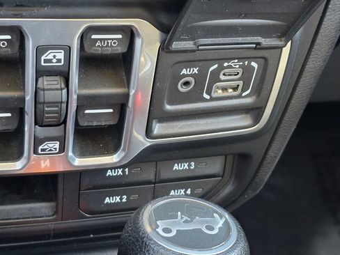 Used 2018 Jeep Wrangler Unlimited Sport S AWD/4WD image 37