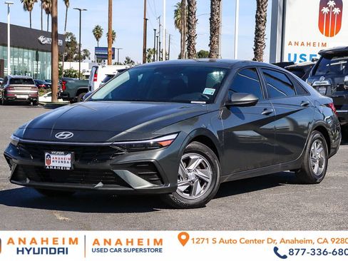 Used 2025 Hyundai Elantra SE image 1