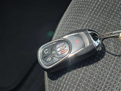 Used 2025 Buick Envista Preferred FWD image 21