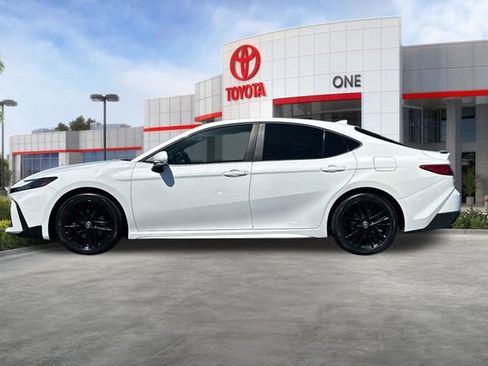 Used 2025 Toyota Camry SE FWD image 9