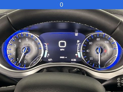 Used 2025 Chrysler Pacifica Limited FWD image 16