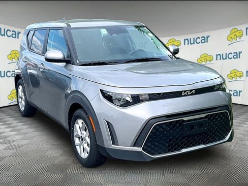 Used 2025 Kia Soul LX FWD image 1