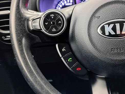 Used 2017 Kia Soul Base image 27