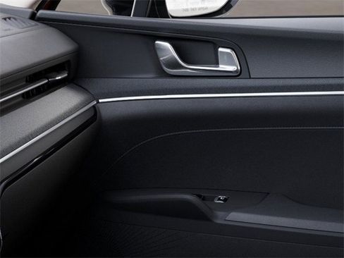 New 2025 Kia K5 LXS image 25