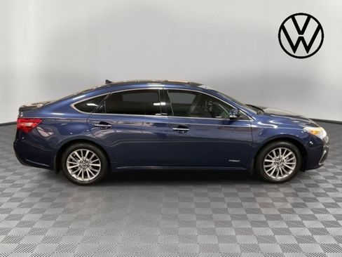 Used 2017 Toyota Avalon Limited image 2