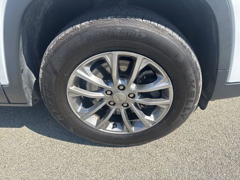 Used 2019 Jeep Cherokee Latitude Plus w/ Comfort/Convenience Group image 11