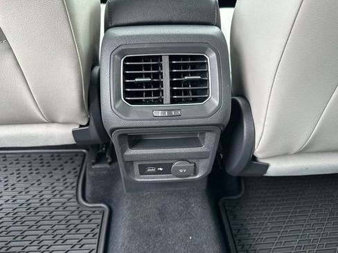 Used 2018 Volkswagen Tiguan SEL AWD/4WD image 33