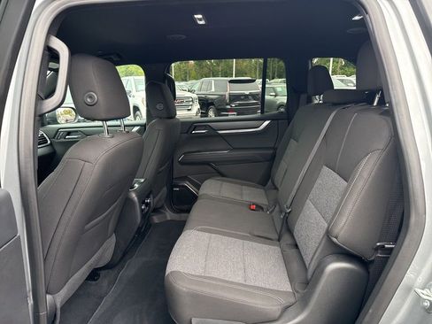 Used 2025 GMC Acadia Elevation image 12