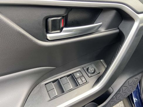 Used 2025 Toyota RAV4 XLE w/ Convenience Package FWD image 15