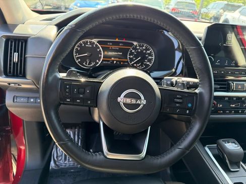 Used 2023 Nissan Pathfinder SL AWD/4WD image 15