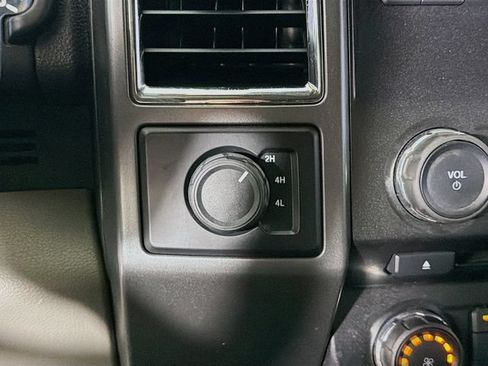 Used 2015 Ford F150 XLT AWD/4WD image 16