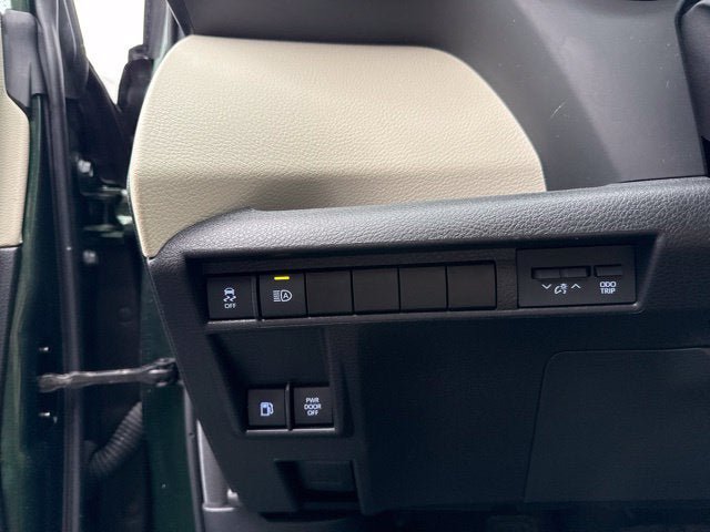 Used 2024 Toyota Sienna XLE AWD/4WD image 27