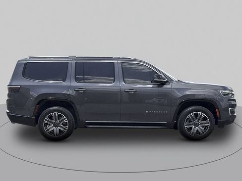 Used 2025 Jeep Wagoneer 4WD image 2