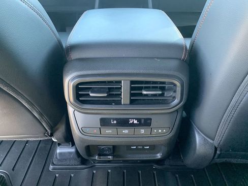 Used 2025 Honda Pilot TrailSport image 19