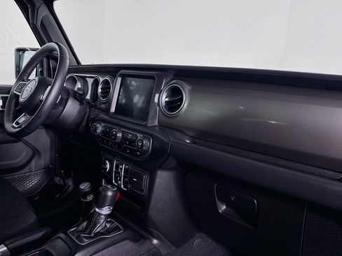 Used 2018 Jeep Wrangler Unlimited Sahara w/ Uconnect 4C Nav & Sound Group image 29