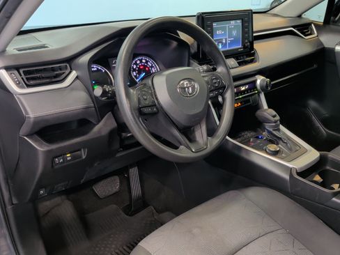 Used 2021 Toyota RAV4 XLE image 18