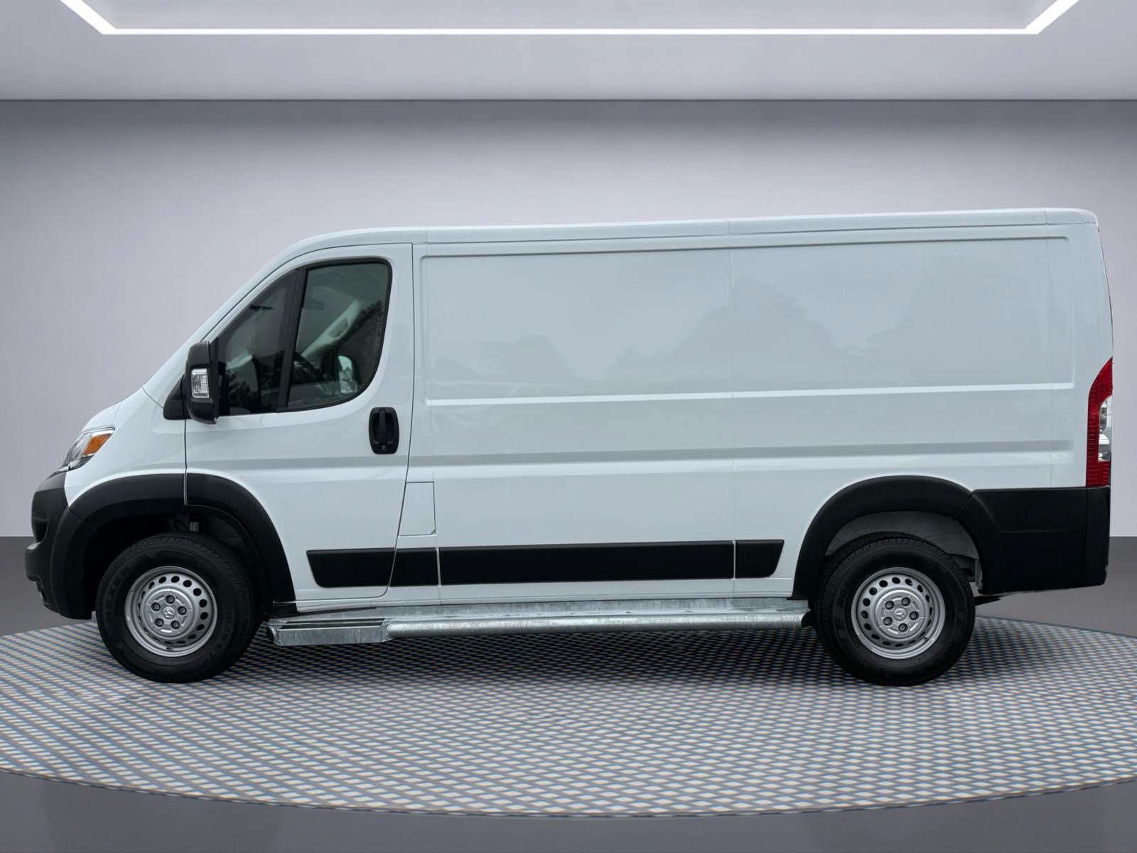 Used 2025 RAM ProMaster 2500 w/ U-Haul Equipment Group FWD image 3