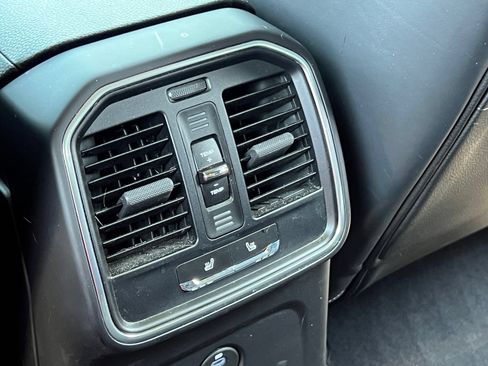 Certified 2024 Porsche Macan AWD/4WD image 19