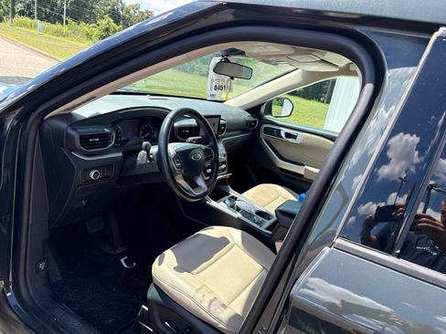 Used 2023 Ford Explorer XLT w/ Equipment Group 202A AWD/4WD image 11