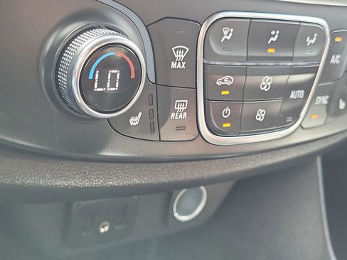 Used 2023 Chevrolet Traverse LT FWD image 33
