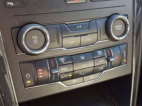 Used 2019 Ford Explorer XLT w/ Equipment Group 202A image 18