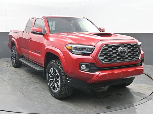 Used 2020 Toyota Tacoma TRD Sport image 2