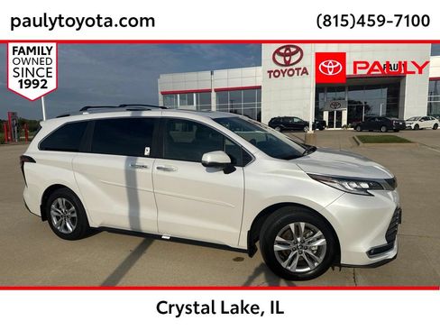 Used 2025 Toyota Sienna Limited AWD/4WD image 1