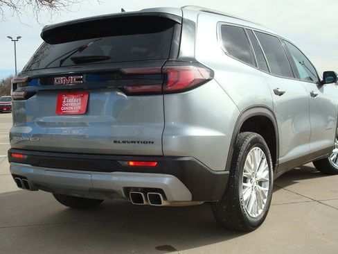 Used 2025 GMC Acadia Elevation w/ Elevation Premium Package image 4