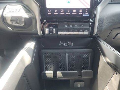 New 2026 RAM 3500 Big Horn AWD/4WD image 12