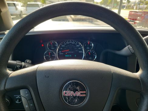 Used 2025 GMC Savana 3500 LT w/ LT Preferred Equipment Group RWD image 18