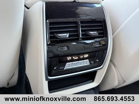 Used 2022 BMW X7 xDrive40i w/ M Sport Package AWD/4WD image 21