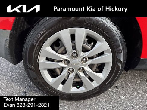 Used 2022 Kia Soul LX image 9