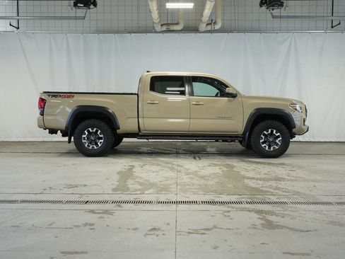 Used 2019 Toyota Tacoma TRD Off-Road w/ Technology Package image 6