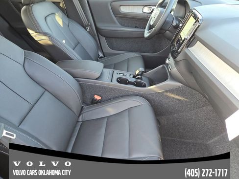 Used 2026 Volvo XC40 B4 Core w/ Protection Package Premier FWD image 13