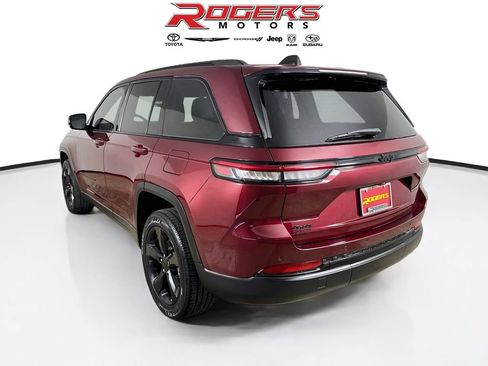 Used 2023 Jeep Grand Cherokee Altitude AWD/4WD image 6